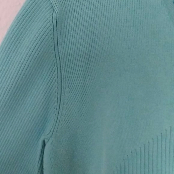 Geoffrey Beene Sport Stretch V-neck Sweater with Ribbed Detail - Picture 4 of 6